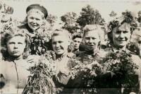 1945. Июль. Девушки-тулячки возвращаются с фронта