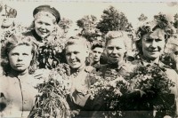 1945. Июль. Девушки-тулячки возвращаются с фронта