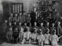 Новый год 1944-45. Детский сад в Криволучье. Из архива Владимира Елистратова.
