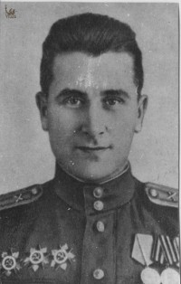 Данилов Михаил Харитонович 1912 - 2000г. артиллерист в составе 290 сд участвовал в оборонит боях под Тулой.