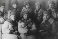 20 января 1942. Политработники 156 полка НКВД. Сидят: С.М. Старостин, С.Ф. Зубков, М.А. Желтяков. Стоят: Р.П. Новиков, Выдиш, В.Суханова, Воронин, В.В. Панов.