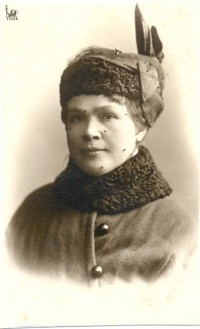 Лина Соловьева. 1915 г. Из архива Валерия Медведева.