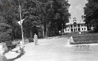 Июль 1960 года. Центральный круг в парке. Фото В. Полюбина