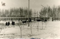 Март 1967 года. Вход в ЦПКиО (ныне Белоусовский парк) со стороны Художественного музея. Фото Льва Карукина. 