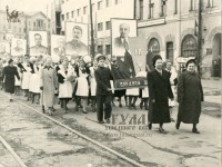 Около 1956 года. Учащиеся и преподаватели тульской школы №18 на демонстрации