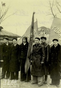 7 ноября 1951 года. Студенты горного техникума. Из архива О.А. Власовой