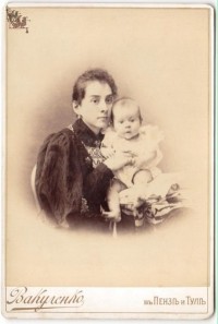 Ок. 1898 г. Анна Ивановна с дочерью Ольгой Николаевной.
