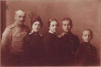 1916 год. Москва. Голицыны: Владимир, Матильда, Нина, Вася и Ледик