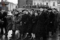 Демонстрация 7 ноября 1950 года. Моя мама - Тамара Васильевна - молодая девушка, вторая слева
