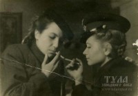 Две курилки - мама и ее подруга И.М.Бархатинская (никогда не курили,это для фотосессии).