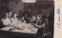 День рождения мамы Марии Ивановны Грушецкой (она в центре) 12 июля 1948 года