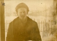 1950-е годы. Вячеслав Сарычев на пороге домика. Вид в сторону ул. Оборонной