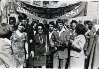 1 мая 1977 года. Туляки на демонстрации. Улица Советская, на заднем плане - Большой универмаг