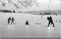 Январь 1981. На горках в ЦПКиО (Белоусовский парк)