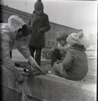 12 апреля 1981 года. У Дворца Профсоюзов (позднее КРК «Премьер»)