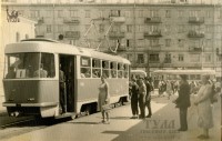 В 1965 году в город поступили первые трамваи из Чехословакии. Перекресток улиц Красноармейской и Советской