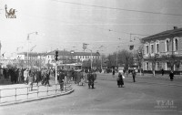 Май 1967 года. Улица Советская, трамвайная остановка "Детский универмаг".