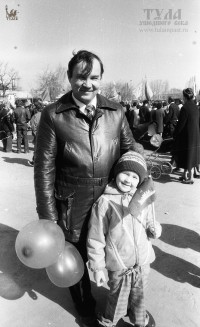 На демонстрации в поселке Скуратовский. 1980-е