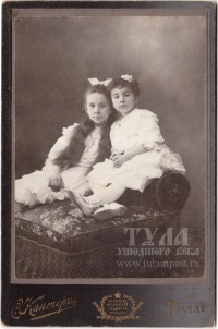 Около 1906 года. Ольга и Антонина Салищевы