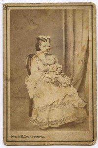 Самая ранняя известная фотография ателье Ходасевича, датированная 1871 годом. Из коллекции Э. Похмельнова