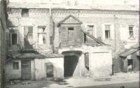 Конец 1980-х. Вид на арку дома 17 по пр. Ленина со двора. Из коллекции Александра Наумова.