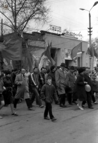 1980-е. Демонстрация около к/т им. Степанова. Фото Игоря Щербакова.