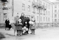 7 ноября 1965. После демонстрации. Фото Виктора Захарова