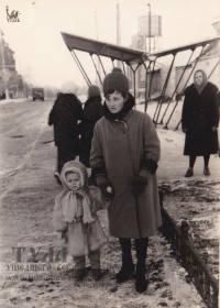 Декабрь 1966 года. Остановка на ул. Горького напротив братской могилы