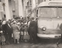 1960-е. Отъезд в пионерлагерь от ДК Металлургов. Из музея ОАО «Тулачермет».