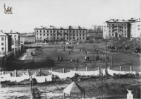 1950-е. Стадион за 18-й школой. Фото Елены Березовой