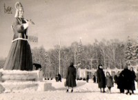 1950-е. Новогодняя фигура в парке. Из коллекции музея Белоусовского парка.