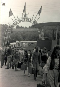 Август 1982. В воротах лагеря. Фото Владимира Белтова.