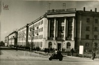 1962 год. Общежитие горного техникума на перекрестке Коммунаров-Гражданский проспект