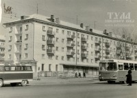 1964 год. Дом пр. Ленина 74, в котором был открыт первый в Туле универсам «Восход»