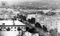 Конец 1960-х. Вид на проспект Ленина с башенки дома 62 (перекресток с Первомайской). Фото Вячеслава Малахова