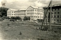 1955 год. Ул. Коммунаров и 20 школа. Фото Бориса Сурова