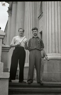 1960 год. Студенты политехнического института на ступенях 1 корпуса. Фото Владимира Троицкого.