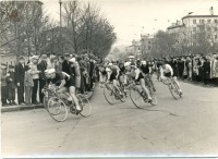 2 мая 1962 года. Перекресток ул. Первомайской и Коммунаров. Фото Льва Карукина