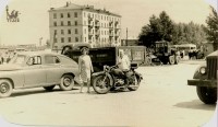 1962 год. Площадь Московского вокзала. Дом на заднем плане - совр. здание 48 по Красноармейскому пр. Фото Александра Наумова.