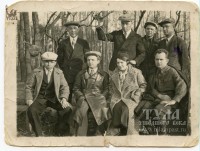 2 мая 1938 парк человек слева дергает тросик фотоаппарата