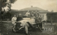 1923 год. Мерседес на ул. Коммунаров, в районе современного здания УМВД (пр. Ленина, 83)