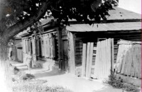 1960-е. Деревянные дома на месте совр. дома №38 по ул. Бундурина. Из архива Виталия Кузнецова