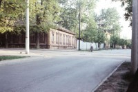 Ок. 1987. Перекресток ул. Бундурина и Л. Толстого. Вид к парку. Фото Михаила Трускова.