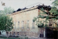 Ок. 1987. Бундурина, 33 (снесен летом 1987). До 1917 дом принадлежал графине Н.П. Толстой. Фото Михаила Трускова.