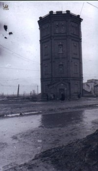 1940-е, Вид на водонапорную башню и стадион «Пищевик». Из коллекции Владимира Щербакова.