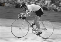 Велосипедист Борис Савостин в первенстве СССР по велосипедному спорту на треке в Туле 12 августа 1959