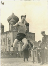 Прыжки в длину. 1950-е. Из семейного архива Т.А. Черновой.