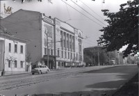 Ок. 1960. Вид на Театр Драмы (Филармонию) с ул. Гоголевской. Фото Василия Розанова.