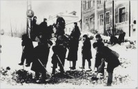 Туляки на строительстве баррикад на ул. Коммунаров. Осень 1941 г.
