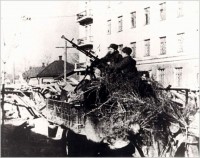 Передвижная зенитная установка на улице Первомайской. 1941 г.